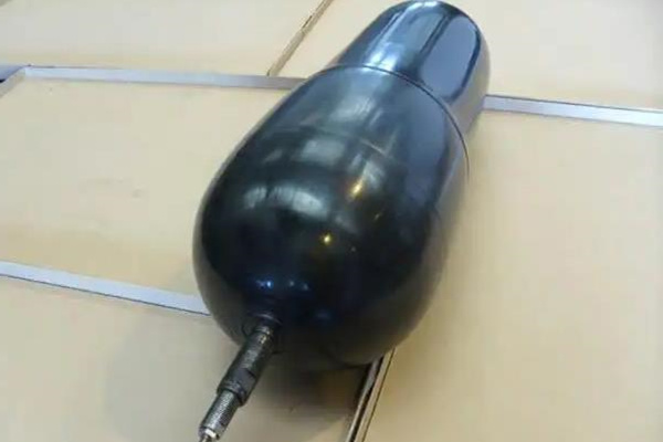 蓄能器里面的液壓油有哪些污染與危害？